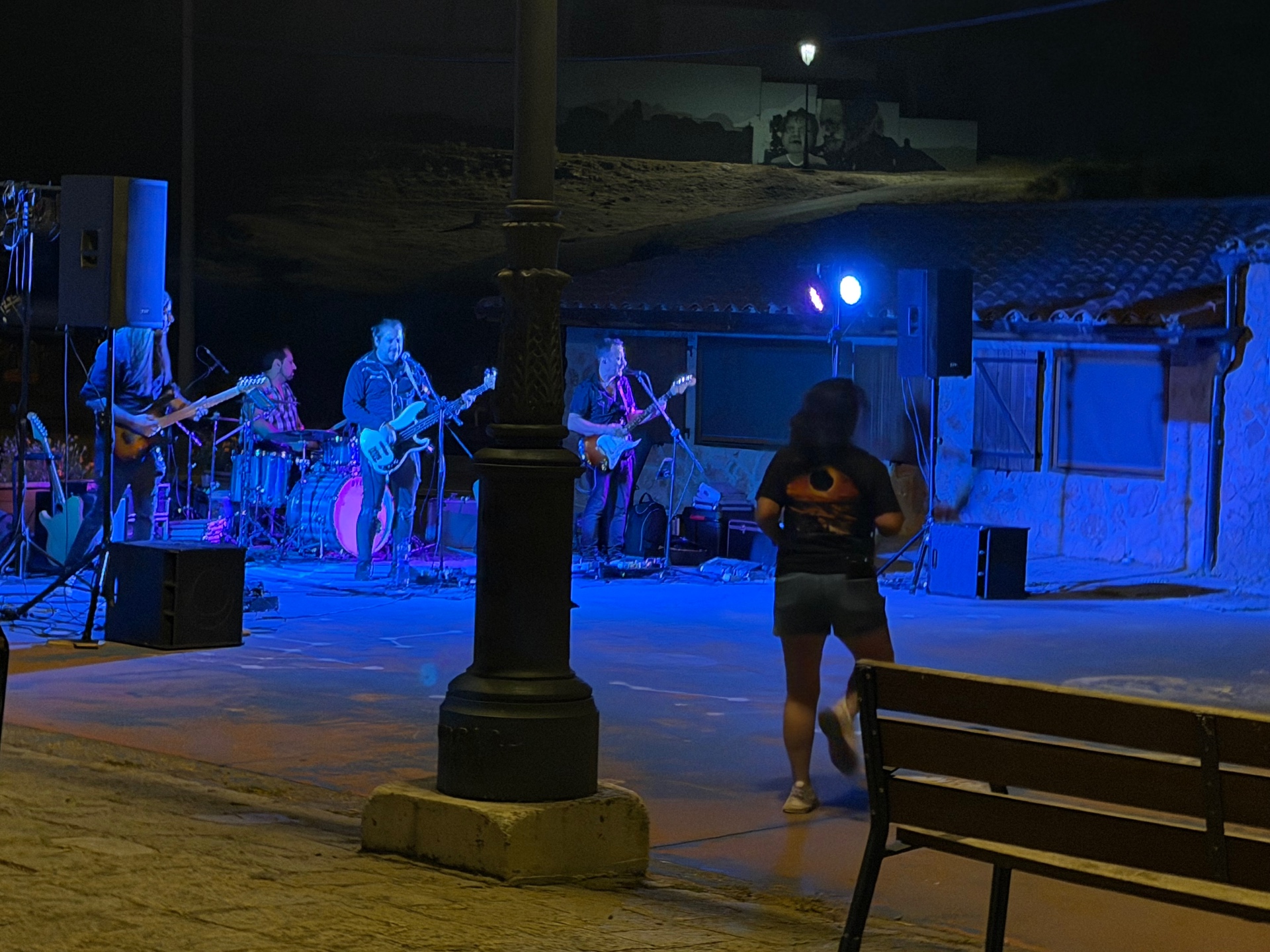 Concierto de Efecto Retroactivo en la plaza de Muriel Viejo